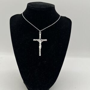 Beautiful Silver Plated Cross Crucifix On Dainty Chain Silver Tone Christian